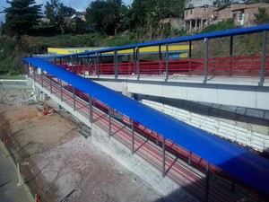 Estrutura metálica para passarela