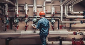 manutenção em tubulações de vapor