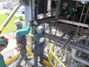 Montagem de estruturas metálicas industriais